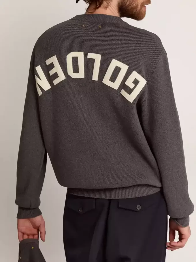 Jersey de cuello redondo para hombre en algodón gris oscuro con logotipo en la espalda Jersey de cuello redondo para hombre en algodón gris oscuro con logotipo en la espalda
