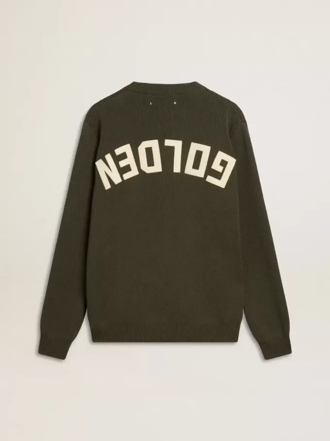 Jersey de cuello redondo para hombre en color verde militar con las letras «Golden» en la espalda Jersey de cuello redondo para hombre en color verde militar con las letras «Golden» en la espalda