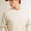 Jersey de cuello redondo para hombre en lana acanalada de color blanco desgastado Jersey de cuello redondo para hombre en lana acanalada de color blanco desgastado