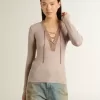 Jersey de lana beige con detalles de piel Jersey de lana beige con detalles de piel