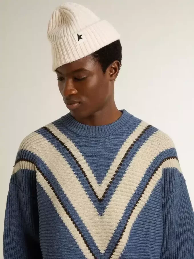 Jersey de lana jacquard azul claro para hombre con estampado en color crema Jersey de lana jacquard azul claro para hombre con estampado en color crema