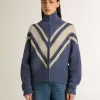 Jersey de lana jacquard azul claro para mujer con estampado color crema. Jersey de lana jacquard azul claro para mujer con estampado color crema.
