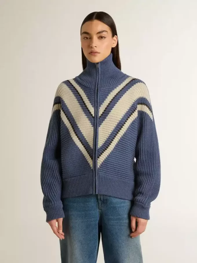 Jersey de lana jacquard azul claro para mujer con estampado color crema. Jersey de lana jacquard azul claro para mujer con estampado color crema.