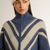 Jersey de lana jacquard azul claro para mujer con estampado color crema. Jersey de lana jacquard azul claro para mujer con estampado color crema.
