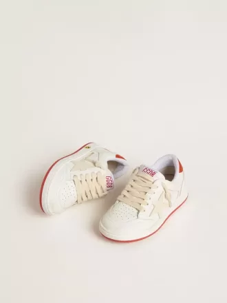 Junior Ball Star en piel con estrella color crema y lengüeta del talón en piel roja