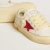 Junior May con estrella brillante fucsia y lengüeta metálica en el talón