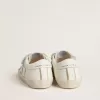 Junior Old School en piel blanca con detalles dorados Junior Old School en piel blanca con detalles dorados