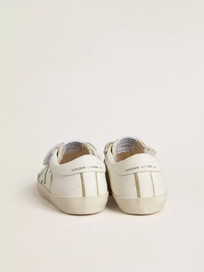Junior Old School en piel blanca con detalles dorados Junior Old School en piel blanca con detalles dorados
