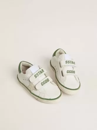 Junior Old School en piel blanca con lengüeta del talón en napa verde e inserción verde Junior Old School en piel blanca con lengüeta del talón en napa verde e inserción verde