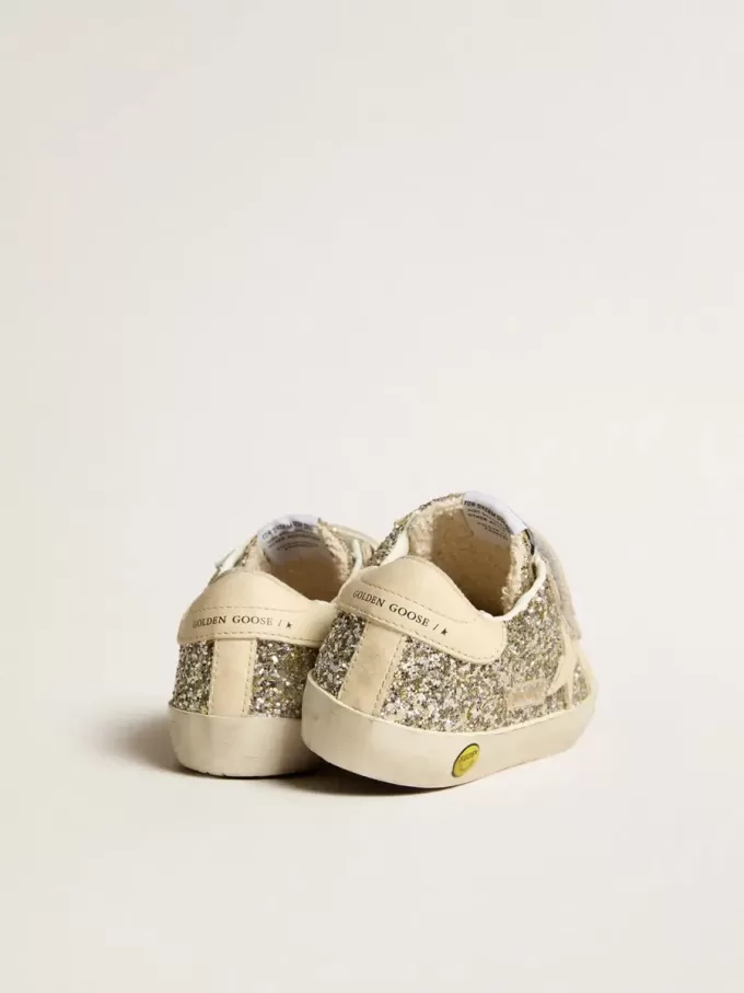 Junior Old School en platino brillante con estrella y lengüeta en el talón de cuero Junior Old School en platino brillante con estrella y lengüeta en el talón de cuero