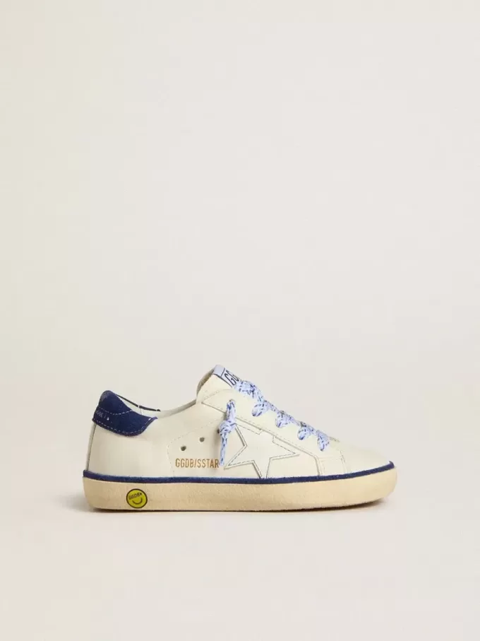 Junior Super-Star en piel blanca con lengüeta del talón en ante azul
