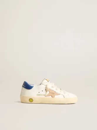 Junior Super-Star en piel napa con estrella beige y lengüeta azul en el talón Junior Super-Star en piel napa con estrella beige y lengüeta azul en el talón