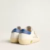 Junior Super-Star en piel napa con estrella beige y lengüeta azul en el talón