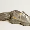 Lightstar para hombre en piel metalizada y malla plateada con estrella gris Lightstar para hombre en piel metalizada y malla plateada con estrella gris