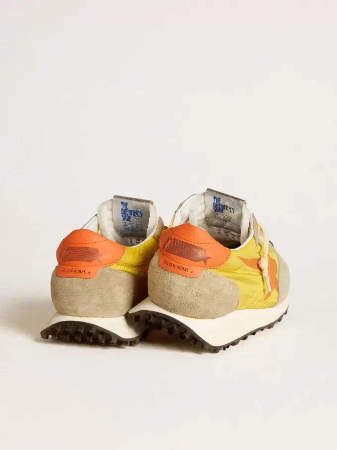 Marathon para hombre con parte superior de nailon amarillo y estrella naranja Marathon para hombre con parte superior de nailon amarillo y estrella naranja