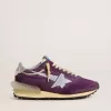 Marathon para hombre con parte superior de nailon morado y estrella blanca. Marathon para hombre con parte superior de nailon morado y estrella blanca.