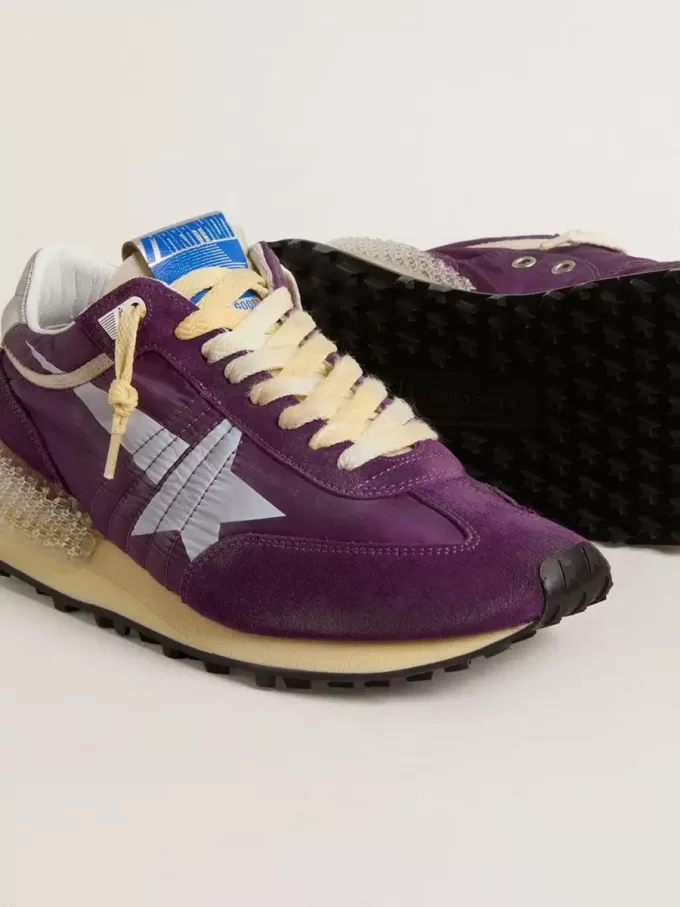 Marathon para hombre con parte superior de nailon morado y estrella blanca. Marathon para hombre con parte superior de nailon morado y estrella blanca.