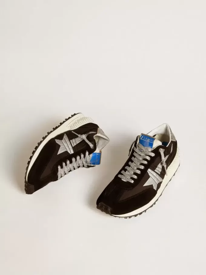 Marathon para hombre con parte superior de nailon ripstop negro y estrella plateada Marathon para hombre con parte superior de nailon ripstop negro y estrella plateada