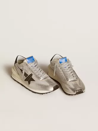 Marathon para hombre con parte superior de nailon ripstop plateado y estrella negra