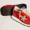 Marathon para hombre con parte superior de nailon rojo y estrella plateada Marathon para hombre con parte superior de nailon rojo y estrella plateada