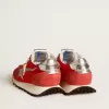 Marathon para hombre con parte superior de nailon rojo y estrella plateada Marathon para hombre con parte superior de nailon rojo y estrella plateada