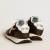 Marathon para mujer con parte superior de nailon negro y estrella blanca. Marathon para mujer con parte superior de nailon negro y estrella blanca.