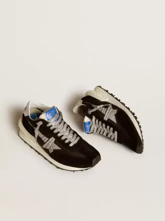 Marathon para mujer con parte superior de nailon ripstop negro y estrella plateada