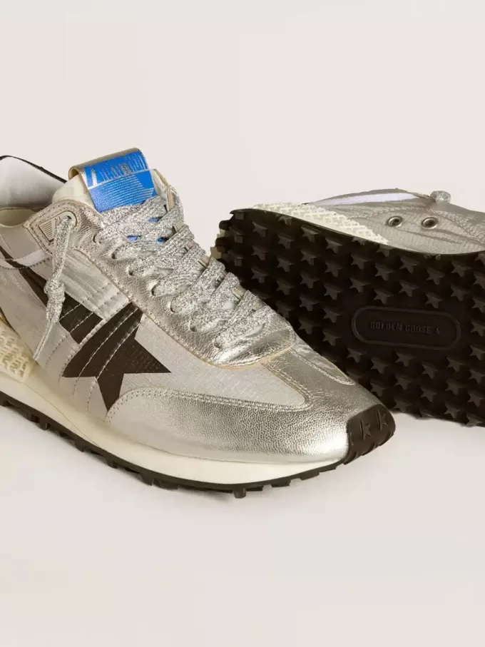 Marathon para mujer con parte superior de nailon ripstop plateado y estrella negra Marathon para mujer con parte superior de nailon ripstop plateado y estrella negra