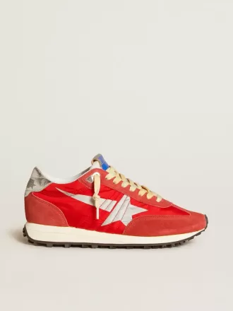 Marathon para mujer con parte superior de nailon rojo y estrella plateada