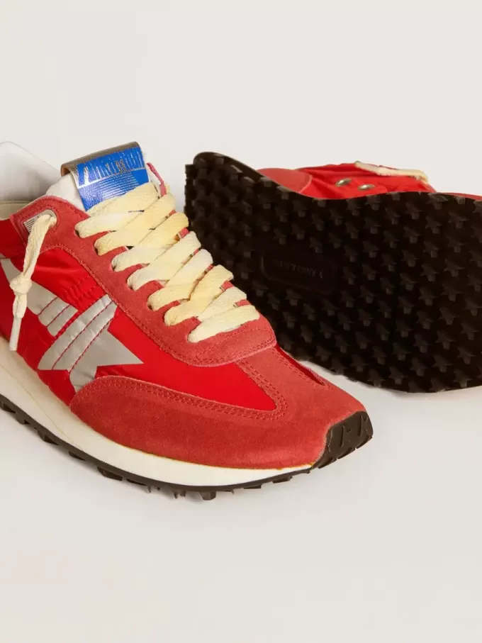 Marathon para mujer con parte superior de nailon rojo y estrella plateada Marathon para mujer con parte superior de nailon rojo y estrella plateada