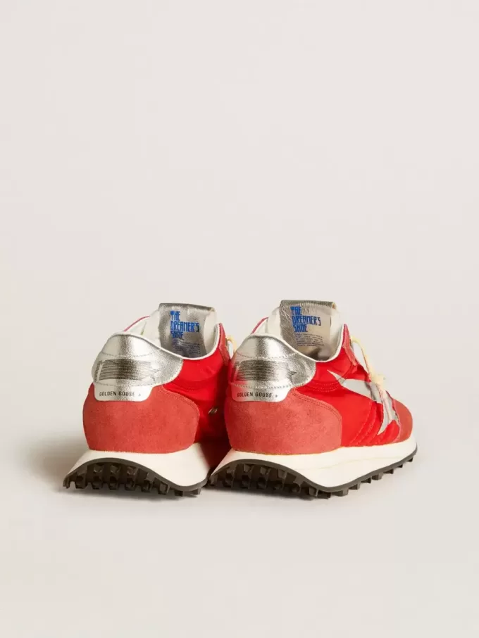 Marathon para mujer con parte superior de nailon rojo y estrella plateada Marathon para mujer con parte superior de nailon rojo y estrella plateada