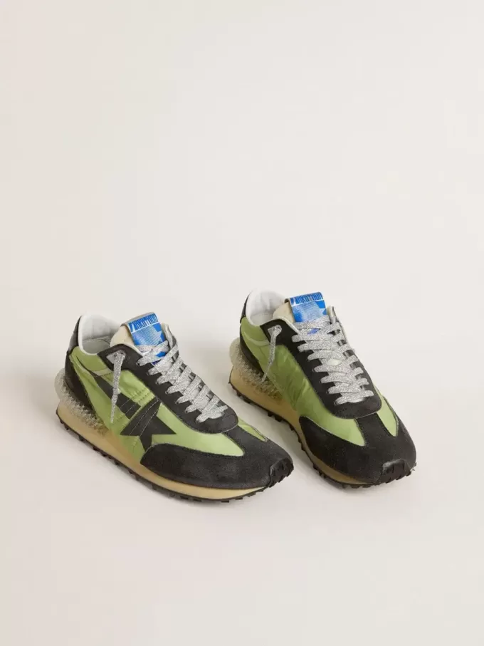 Marathon para mujer con parte superior de nailon verde y estrella negra Marathon para mujer con parte superior de nailon verde y estrella negra