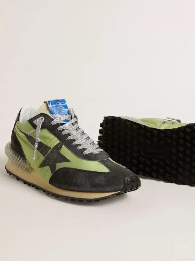 Marathon para mujer con parte superior de nailon verde y estrella negra Marathon para mujer con parte superior de nailon verde y estrella negra