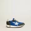 Marathon Young en nailon azul con estrella estampada y lengüeta de cuero en el talón Marathon Young en nailon azul con estrella estampada y lengüeta de cuero en el talón