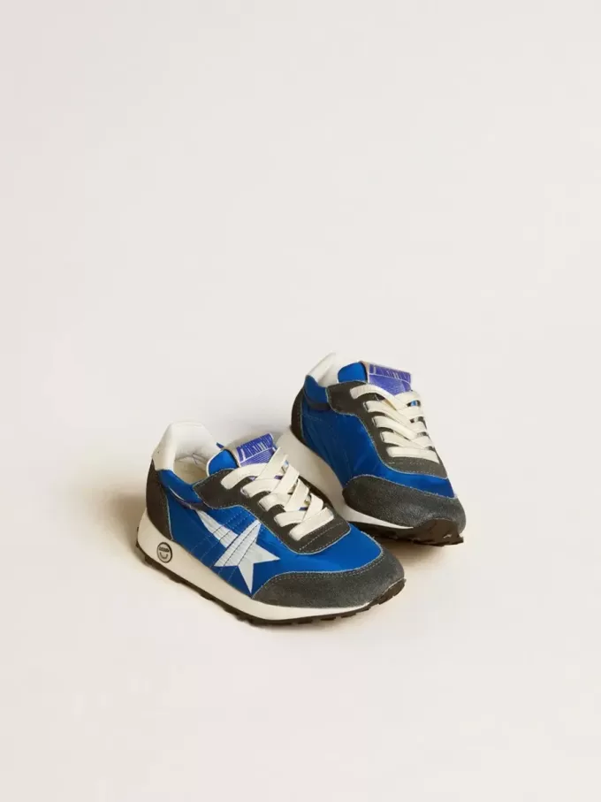 Marathon Young en nailon azul con estrella estampada y lengüeta de cuero en el talón Marathon Young en nailon azul con estrella estampada y lengüeta de cuero en el talón