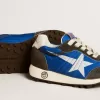 Marathon Young en nailon azul con estrella estampada y lengüeta de cuero en el talón Marathon Young en nailon azul con estrella estampada y lengüeta de cuero en el talón
