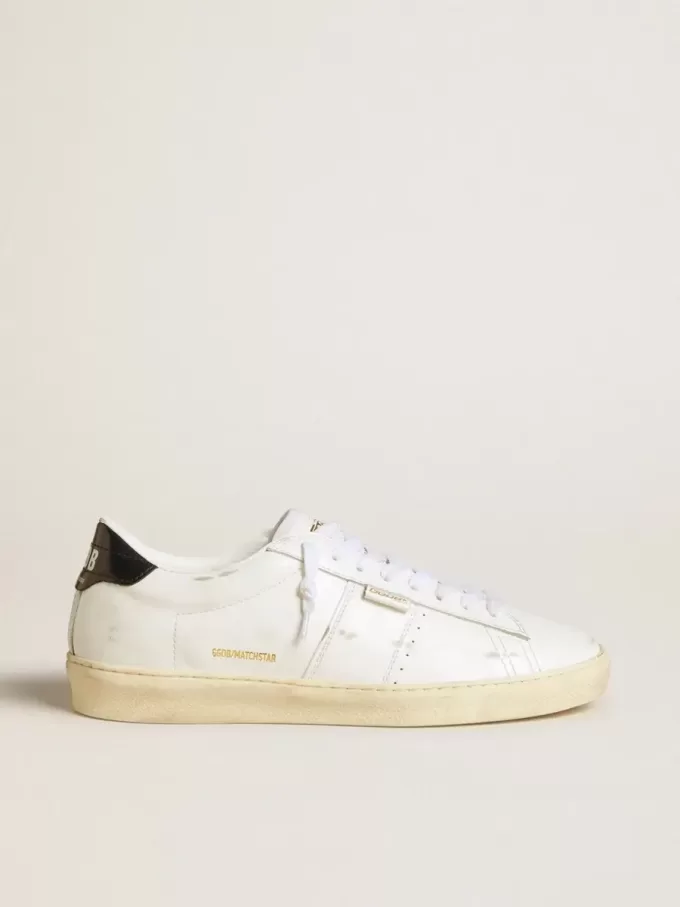 Matchstar en piel blanca con lengüeta del talón en piel azul oscuro Matchstar en piel blanca con lengüeta del talón en piel azul oscuro