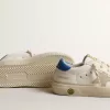 May Teen blanco con estrella de ante gris y lengüeta azul en el talón May Teen blanco con estrella de ante gris y lengüeta azul en el talón