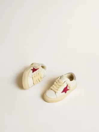 May Teen con estrella brillante fucsia y lengüeta laminada en el talón