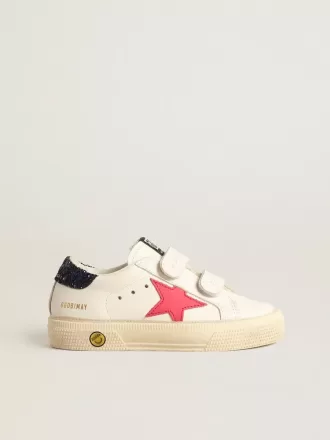 May Teen con estrella de piel fucsia y lengüeta azul brillante en el talón