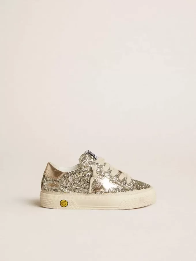 May Teen en brillo platino con estrella y lengüeta del talón en piel dorada May Teen en brillo platino con estrella y lengüeta del talón en piel dorada