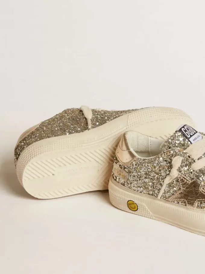 May Teen en brillo platino con estrella y lengüeta del talón en piel dorada May Teen en brillo platino con estrella y lengüeta del talón en piel dorada