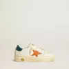 May Teen en nubuck con estrella naranja y lengüeta azul en el talón