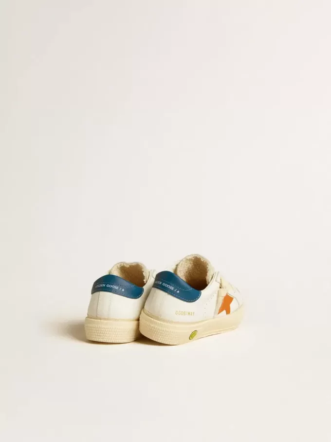 May Teen en nubuck con estrella naranja y lengüeta azul en el talón