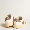 May Teen en piel blanca y purpurina rosa dorada con estrella de ante beige. May Teen en piel blanca y purpurina rosa dorada con estrella de ante beige.