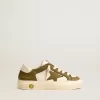 May Young en cuero blanco y verde militar May Young en cuero blanco y verde militar