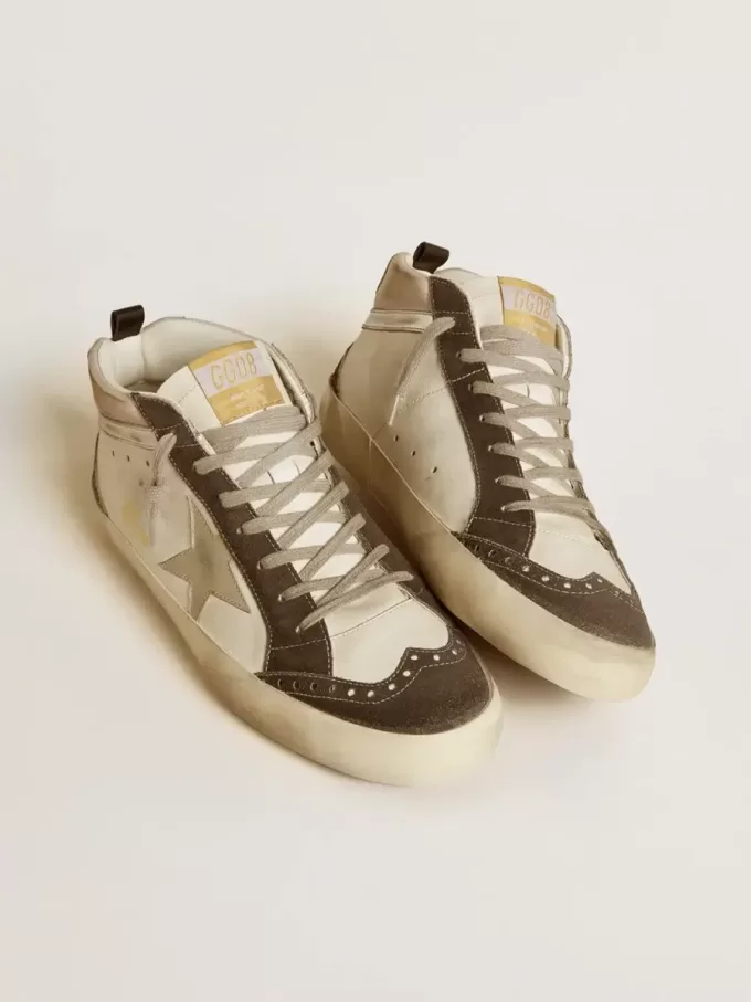 Mid Star con estrella de cuero gris y detalle metálico plateado en cuero Mid Star con estrella de cuero gris y detalle metálico plateado en cuero