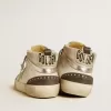 Mid Star con estrella de cuero gris y detalle metálico plateado en cuero Mid Star con estrella de cuero gris y detalle metálico plateado en cuero