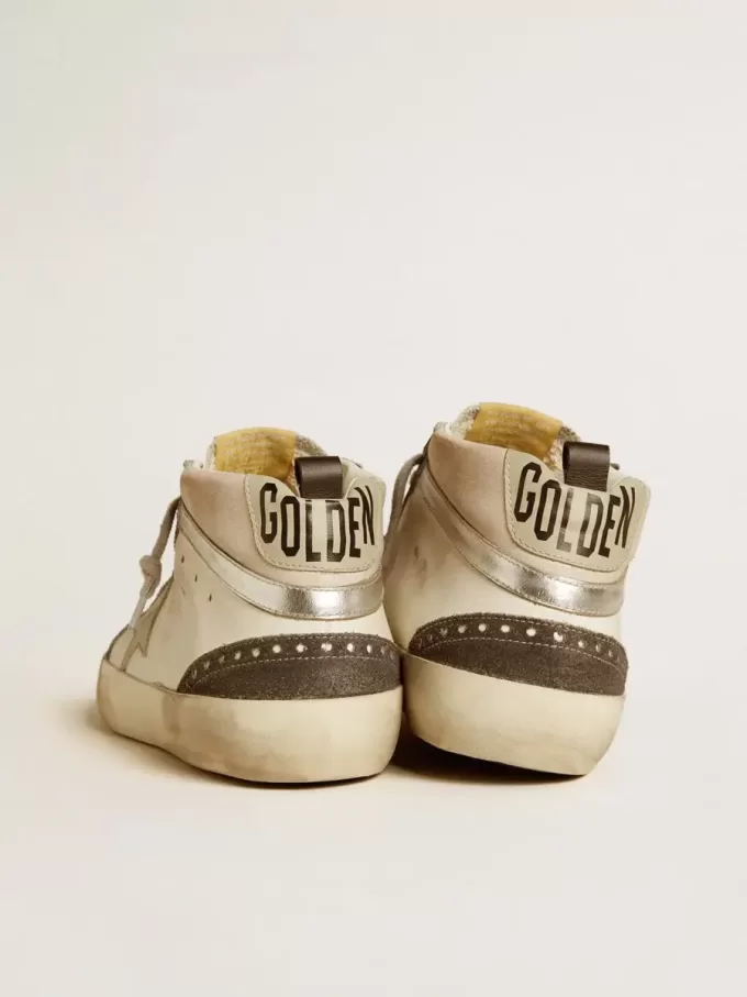 Mid Star con estrella de cuero gris y detalle metálico plateado en cuero Mid Star con estrella de cuero gris y detalle metálico plateado en cuero