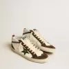 Mid Star con estrella de piel verde y destello de piel azul. Mid Star con estrella de piel verde y destello de piel azul.